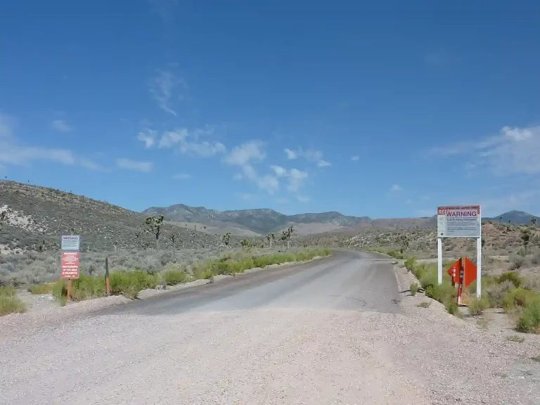 An Uncensored History of America’s Top Secret Military Base เอเรีย 51